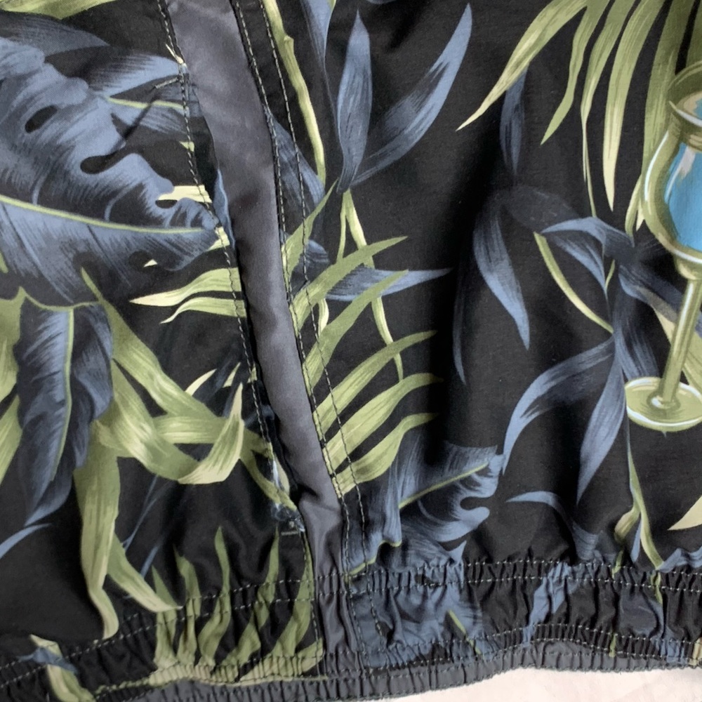 XL Floral Tropical Paradise & Drinks Swim shorts - Picture 11 of 12